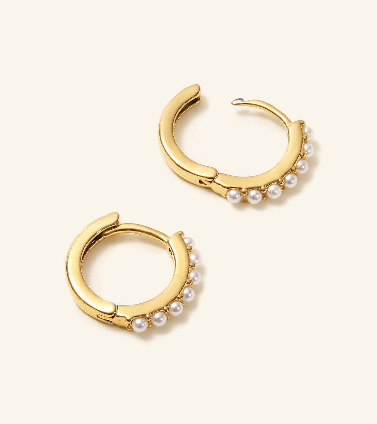 Tesmony Tiny Pearl Earrings