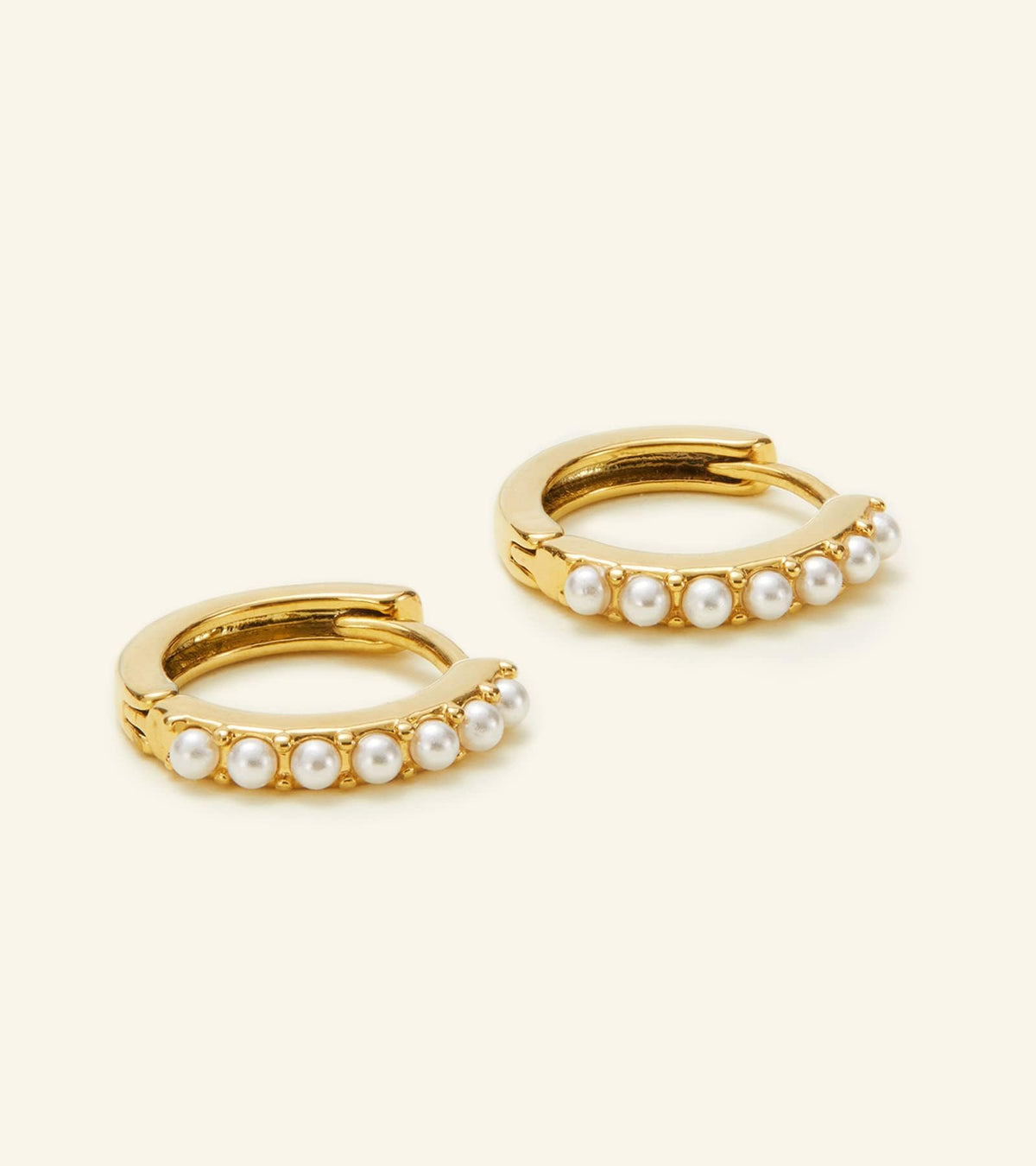 Tesmony Tiny Pearl Earrings