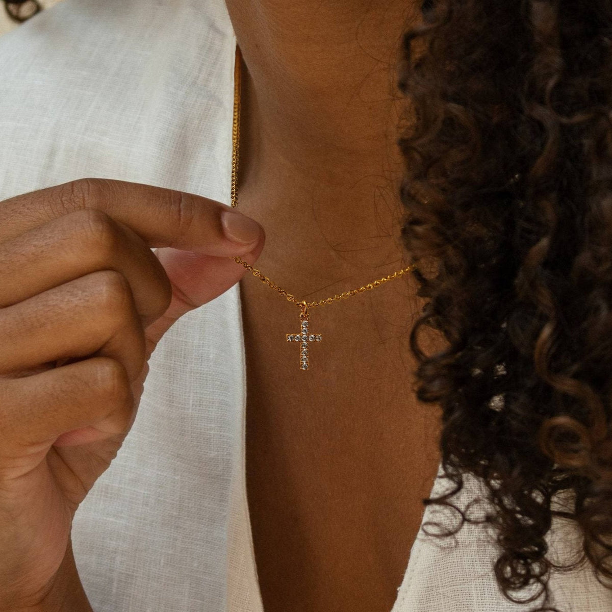 Tesmony Rhinestone Tiny Cross Necklace