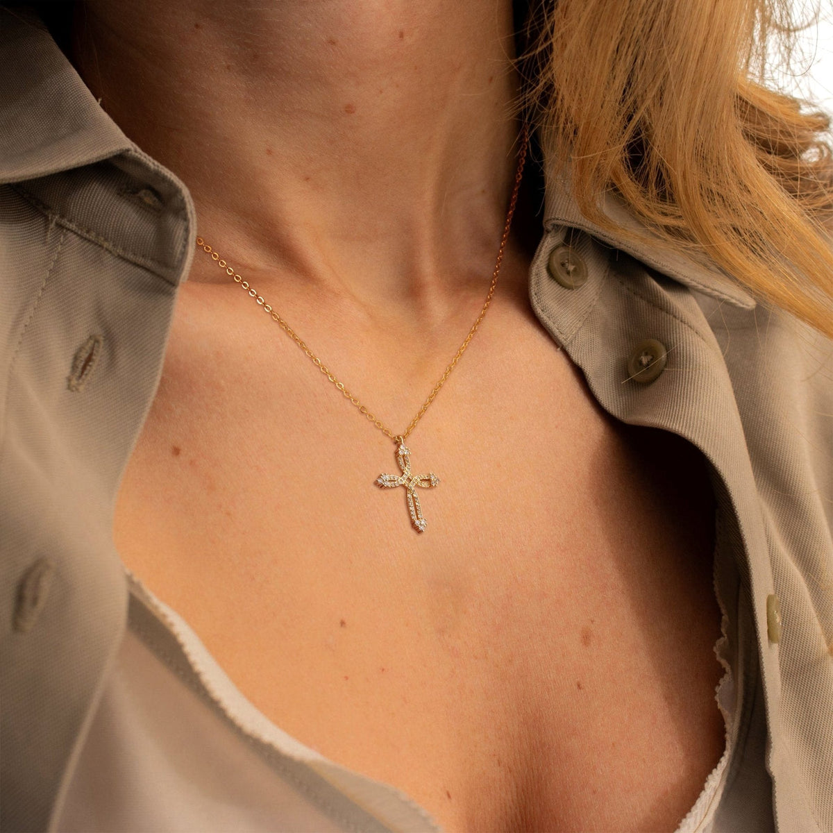 Tesmony Wind Cross Necklace